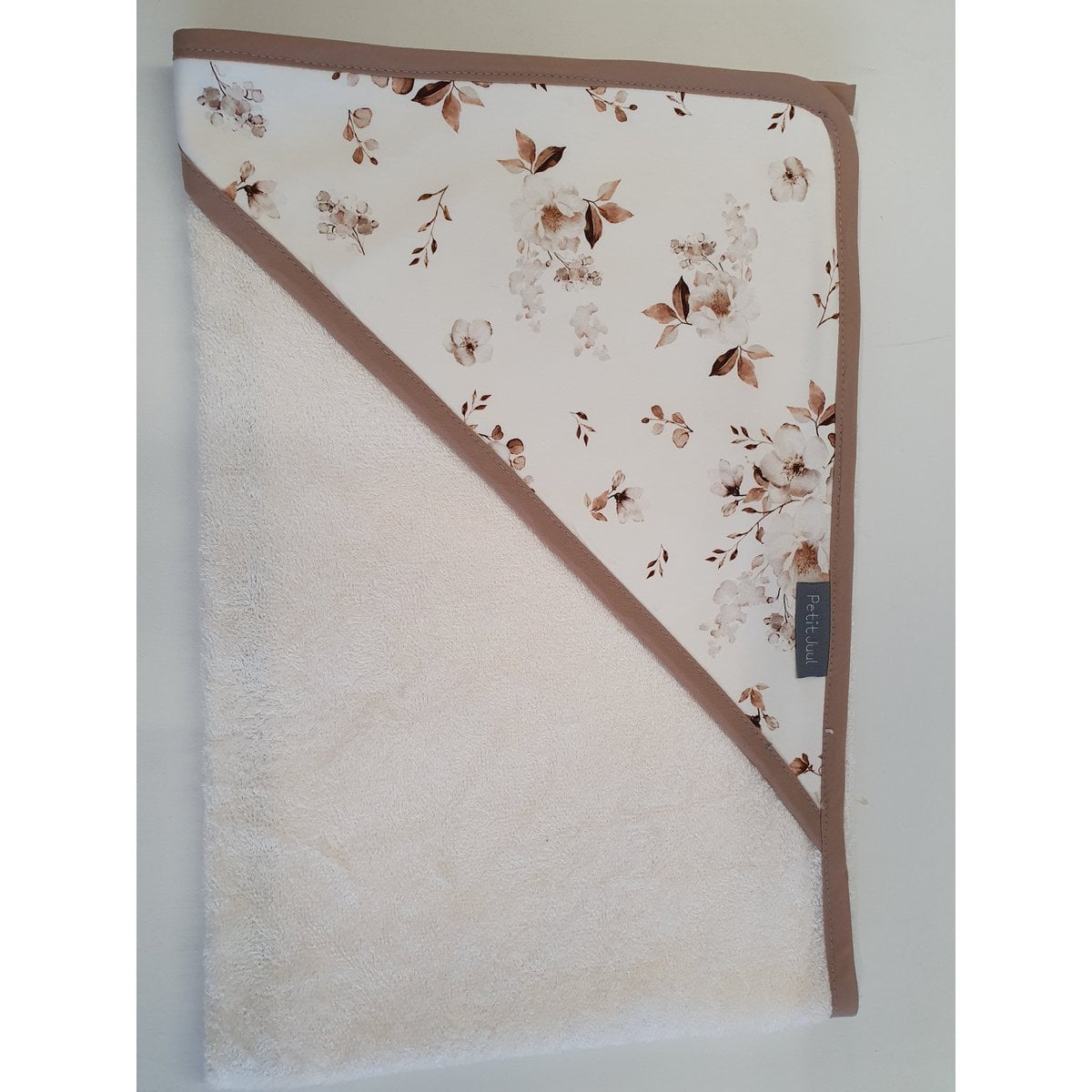 Petit Juul Badcape off white magnolia