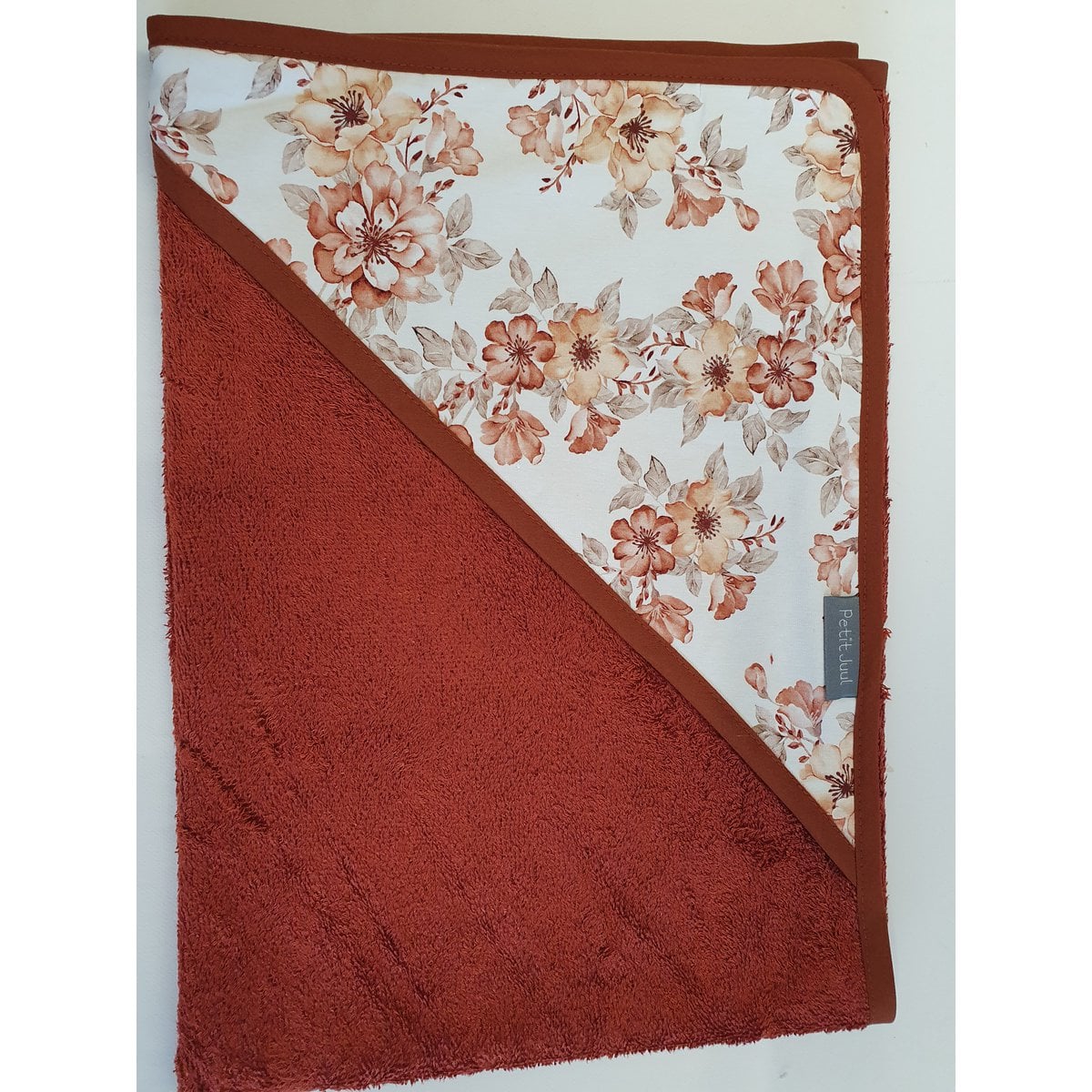 Petit Juul Badcape red flower great