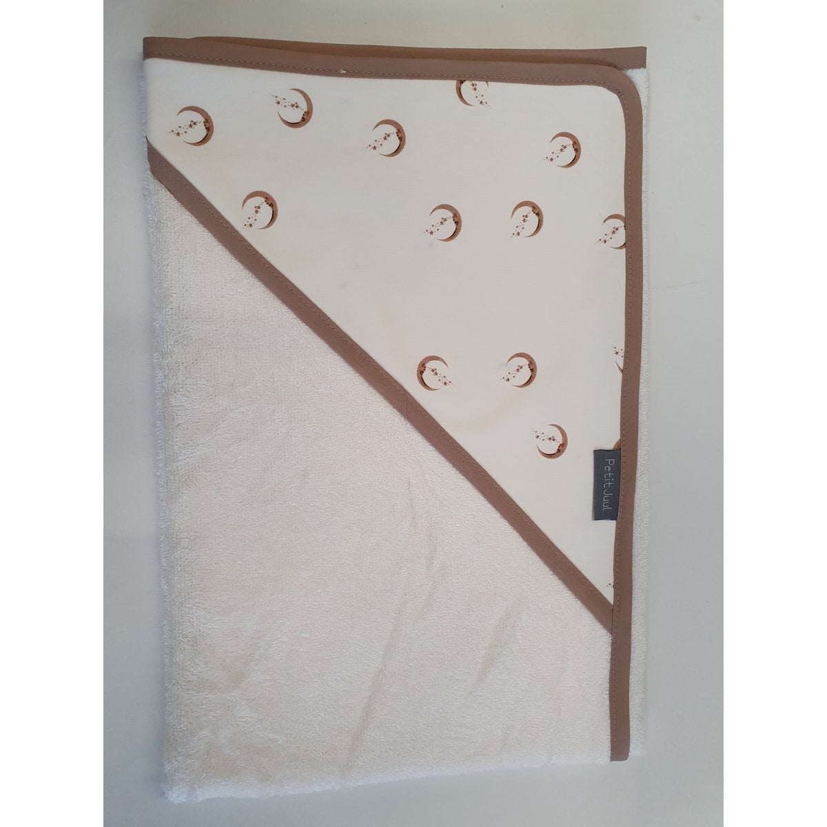 Petit Juul Badcape off white moon