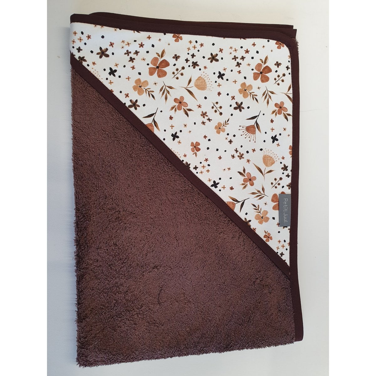 Petit Juul Badcape flower brown