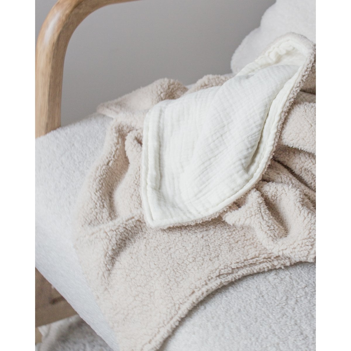 Feathers Wieg-/ledikant deken teddy light beige foto 3