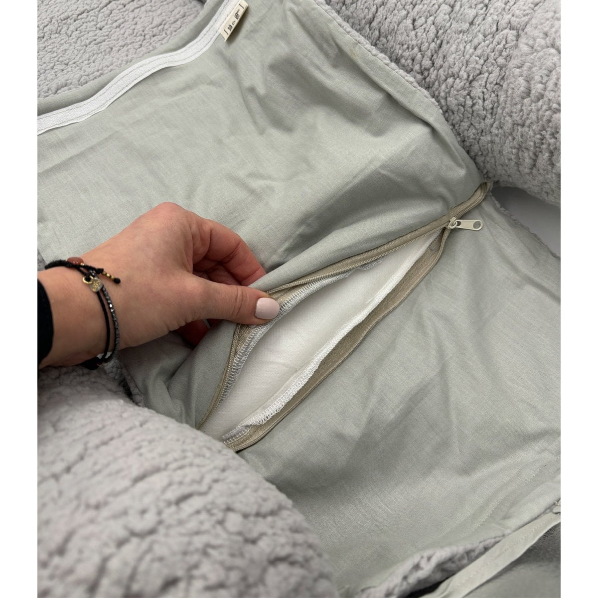 Muzpony Teddy – grijs gepersonaliseerd babynest, bontcocon met naam/inscriptie foto 4