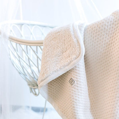 Fair and Cute Ledikantdeken winter light grey - Soft Dots foto 2