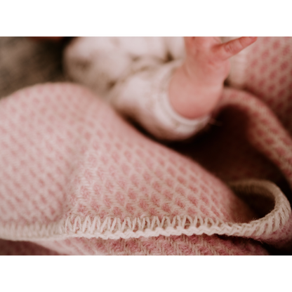 Pure Baby Love Ledikantdeken wol - Zacht roze foto 2