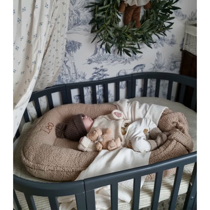Muzpony Teddy – beige gepersonaliseerd babynest, bontcocon met naam/inscriptie