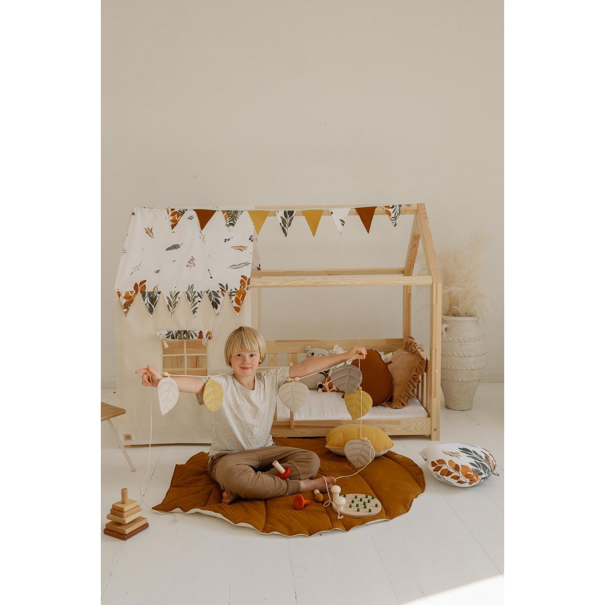 Moi Mili Luifel boven bed in de vorm van een huis "Forest Friends", babywieghuis, decoratie voor jongenskamer, gepersonaliseerde babyhuisjes baldakijn