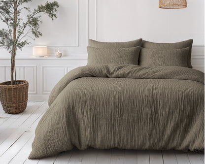 Lazy Dekbed Mousseline Taupe Met Kussenslopen