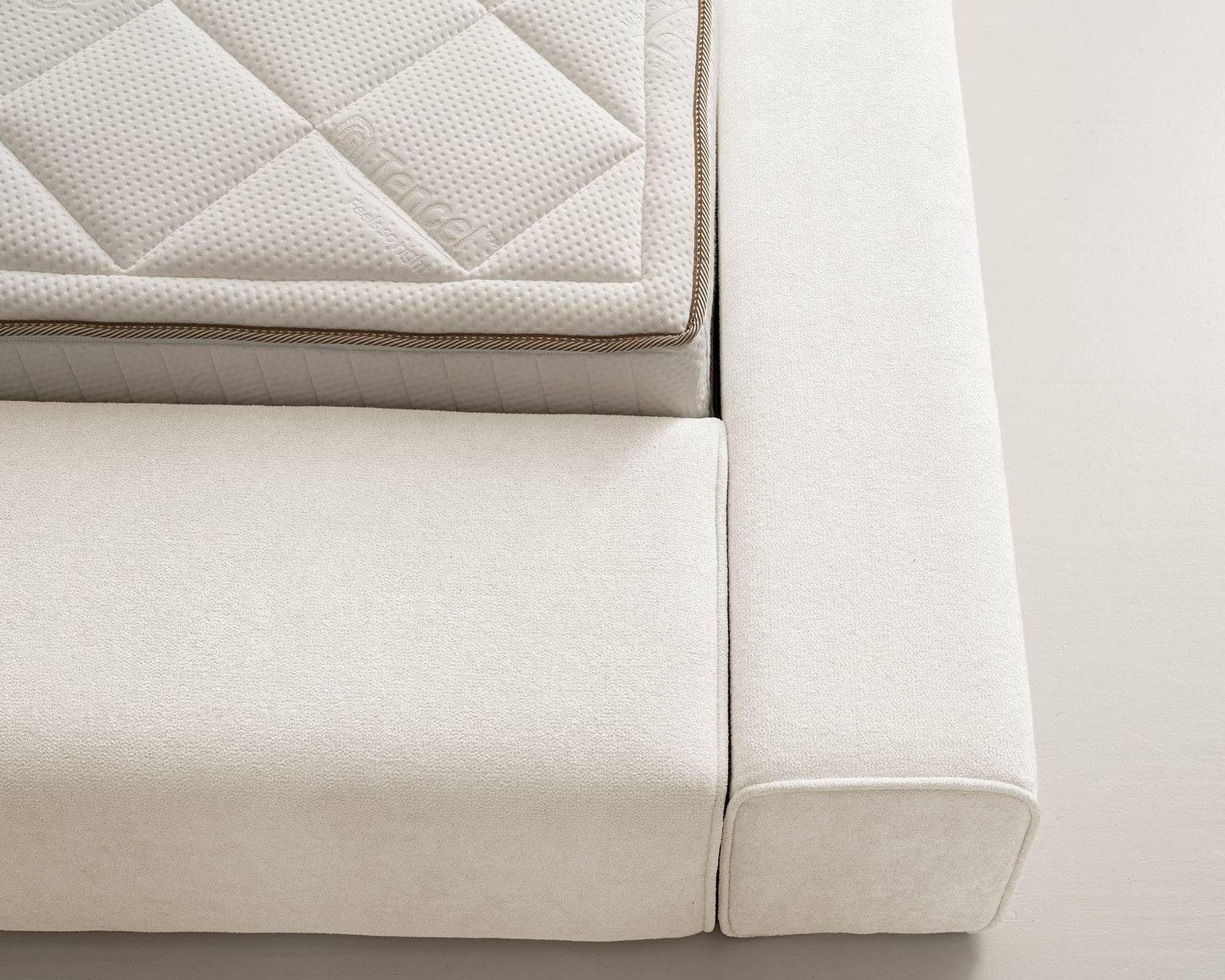 Adore Business designbed Beige
