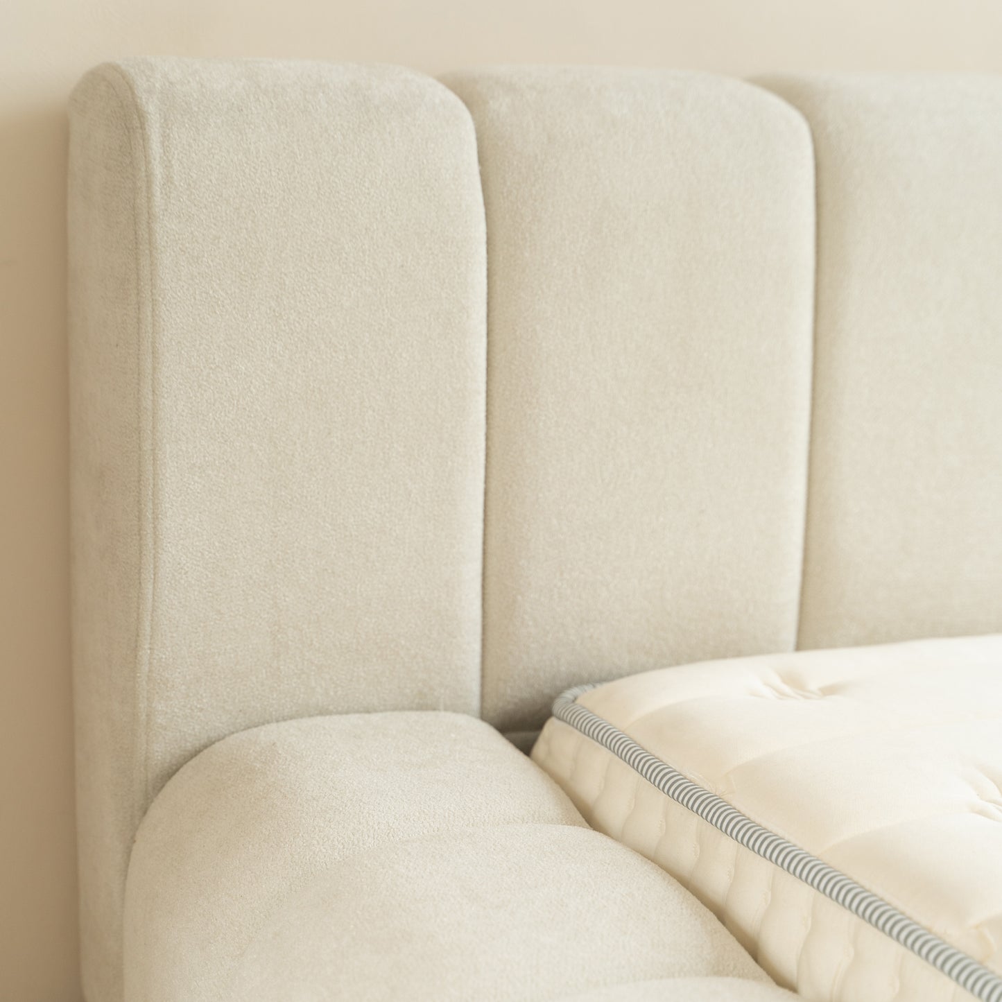 Adore Designbed Beige