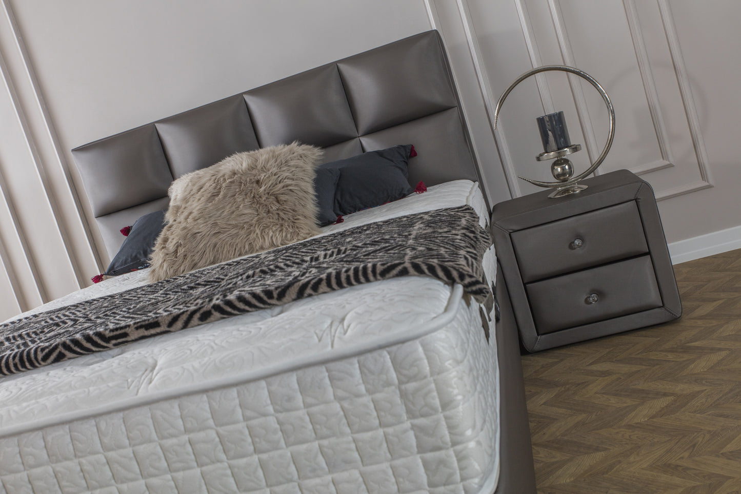 Maison Int. Toulon Nachtkastje